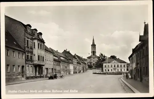 Ak Hartha in Sachsen, Markt mit altem Rathaus und Kirche