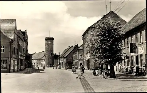 Ak Dahme in der Mark, Am Vogelturm, spielende Kinder, Fahne