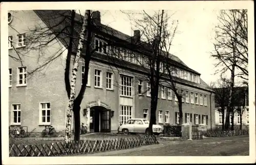 Foto Ak Zug Freiberg in Sachsen, Gebäude, Auto