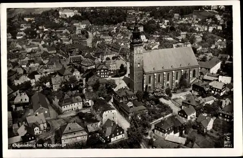 Ak Schneeberg im Erzgebirge, Luftaufnahme mit Kirche