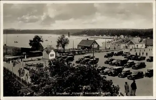 Ak Neustädtel Schneeberg im Erzgebirge, Strandbad Filzteich, parkende Automobile