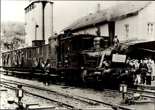 Ak Lauter Bernsbach im Erzgebirge Sachsen, Jubiläumszug mit Lok 98 7051 am 11.05.1958