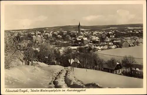 Ak Eibenstock im Erzgebirge Sachsen, Ortsansicht mit Kirche im Schnee, Winter