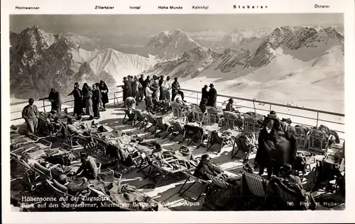 Ak Zugspitze, Schneefernerhaus, Gäste genießen die Höhensonne auf der Zugspitze