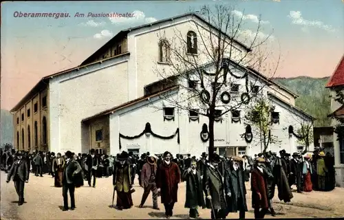 Ak Oberammergau Oberbayern, Passionstheater, Besucher