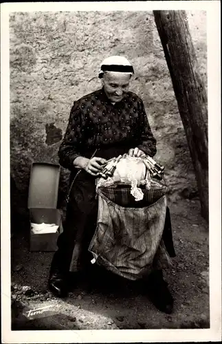 Ak Le Puy en Velay Haute Loire, Dentelliere, Spitzenklöpplerin