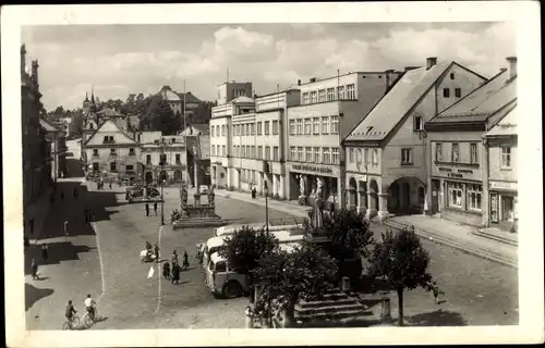 Ak Nová Paka Neupaka Region Königgrätz, Marktplatz, Brunnen, Busse