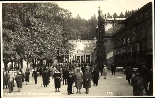 Ak Mariánské Lázně Marienbad Region Karlsbad, Kreuzbrunnkolonnade