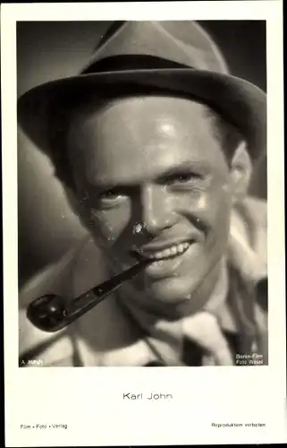 Ak Schauspieler Karl John, Portrait, Pfeife, Hut