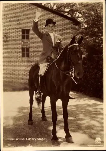 Ak Schauspieler Maurice Chevalier, Portrait, Pferd