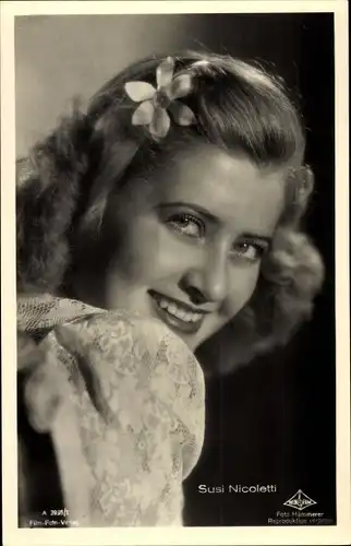 Ak Schauspielerin Susi Nicoletti, Portrait, Blume im Haar