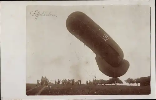 Foto Ak Militärballon im Feld, I WK