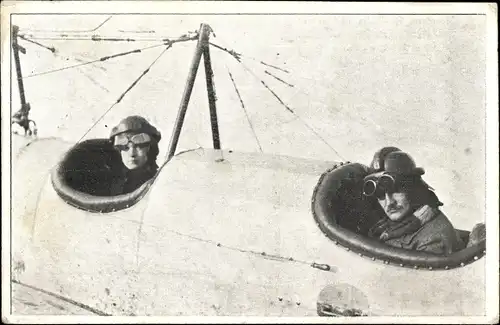 Ak Flugpionier Hermann Reichelt und seine Schwägerin Selma Steglich beim letzten Flug 1914