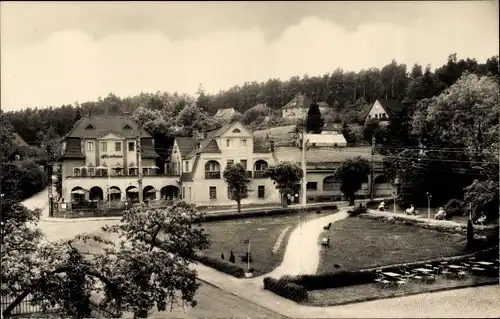 Ak Hartha Hintergersdorf Tharandt im Erzgebirge, Kurhaus, Ansicht über Gartenanlage