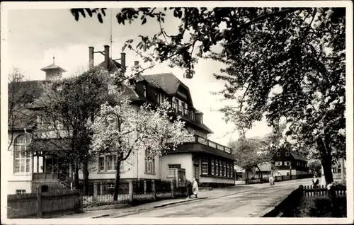 Ak Hartha Hintergersdorf Tharandt im Erzgebirge, Gebäude, Passanten