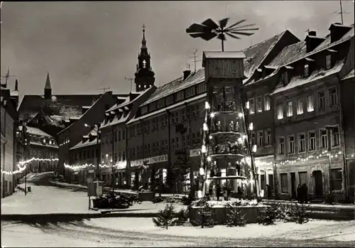 Ak Schneeberg im Erzgebirge, Platz zur Weihnachtszeit, Pyramide