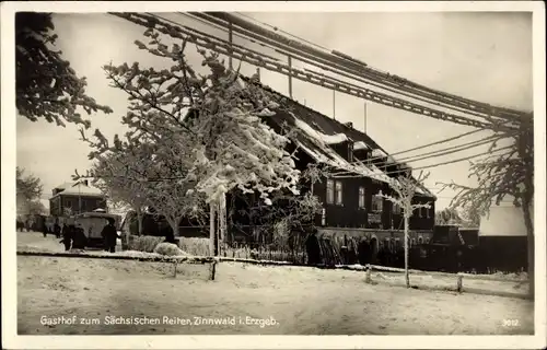 Ak Zinnwald Georgenfeld Altenberg im Erzgebirge, Gasthof zum Sächsischen Reiter, Winteransicht