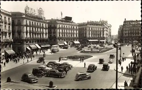 Ak Madrid Spanien, Puerta del Sol, coches, Autobús de dos pisos, peatones, coches, casas