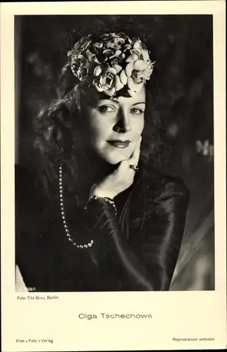 Ak Schauspielerin Olga Tschechowa, Blumenhut, Perlenkette