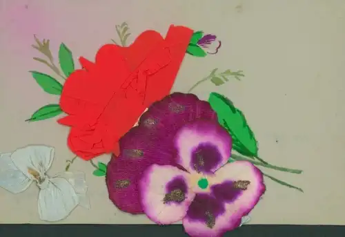 Zelluloid Ak Stiefmütterchen, Schleife, Rose