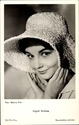 Ak Schauspielerin Ingrid Andree, Portrait mit Hut, im Bavaria Film und nichts als die Wahrheit
