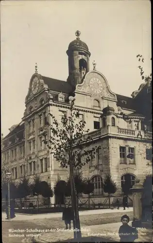 Ak Ludwigsvorstadt Isarvorstadt München, Schulhaus, Stielerstraße, Arch. Prof. Hocheder