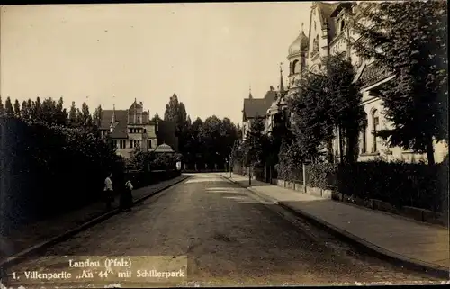 Foto Ak Landau in der Pfalz, Villenpartie An 44, Schillerpark