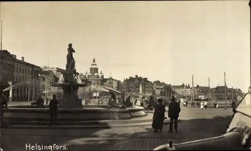 Ak Helsinki Helsingfors Finnland, Partie am Brunnen