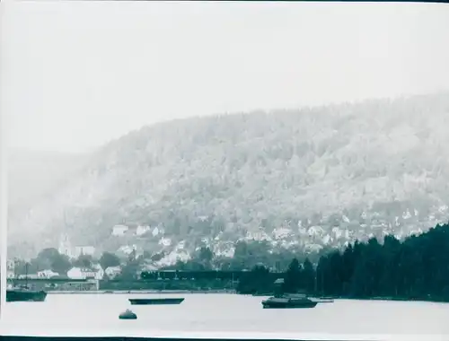 Foto Drammen Norwegen, Sept. 1945, Teilansicht, Eisenbahn, Kirche