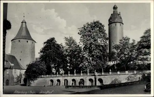 Ak Altenburg in Thüringen, Partie im Schlosshof, Turm, Eisernes Kreuz