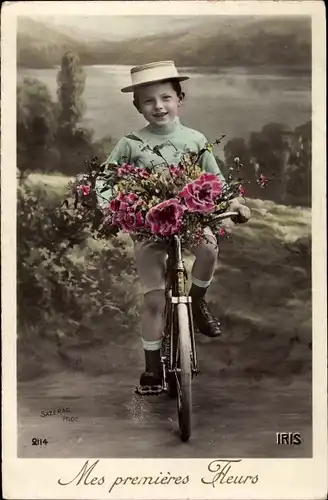 Ak Kind mit Fahrrad, Blumen, Portrait, Blumenstrauß