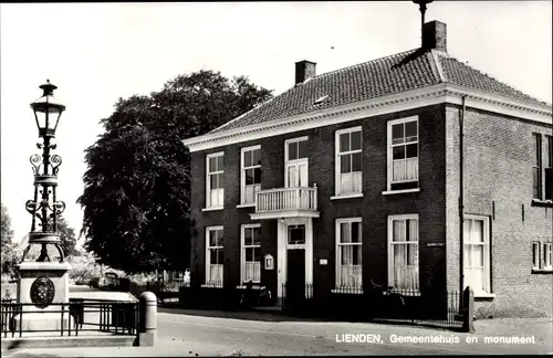 Ak Lienden Buren Gelderland, Gemeentehuis en monument