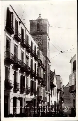 Ak Málaga Andalusien Spanien, Calle de Granada y la tipica Iglesia de Santiago