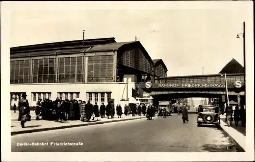 Ak Berlin Mitte, Bahnhof Friedrichstraße, Außenansicht