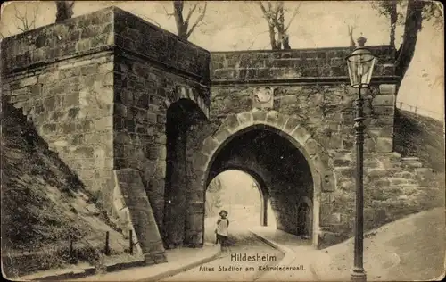 Ak Hildesheim in Niedersachsen, Altes Stadttor am Kehrwiederwall