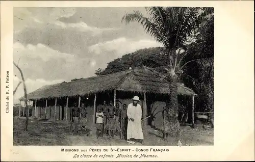 Ak Französisch Kongo, Missions des Pères du St. Esprit, classe des enfants, Mission de Mbamou