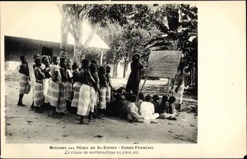 Ak Republik Kongo Französisch Kongo, La classe mathematique en plein air, Mathe in der Schule