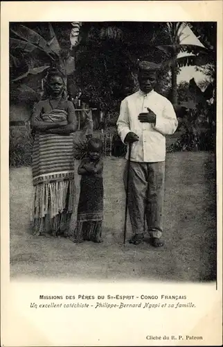 Ak Republik Kongo Französisch Kongo, Aufnahme einer Familie, Philippe Bernard, Mission