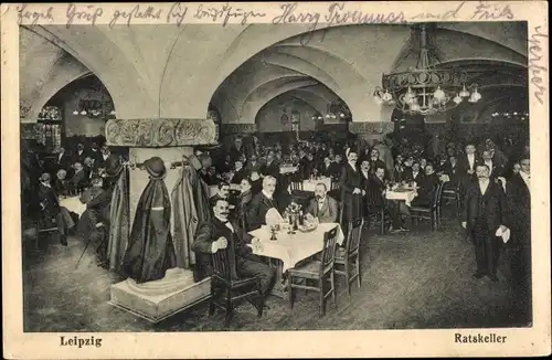 Ak Leipzig in Sachsen, Ratskeller, Innenansicht, Gäste