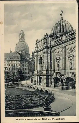 Ak Dresden Altstadt, Akademie mit Blick auf Frauenkirche