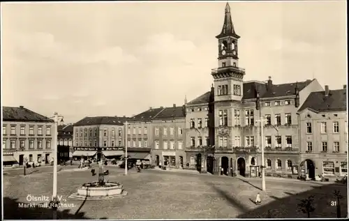 Ak Oelsnitz im Vogtland, Markt mit Rathaus, Brunnen