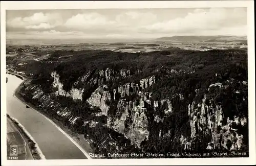 Ak Stadt Wehlen an der Elbe Sächsische Schweiz, Fliegeraufnahme mit Bastei Felsen