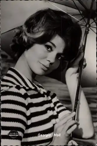 Ak Schauspielerin Georgia Moll in Marina, Sonnenschirm