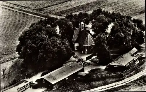 Ak Schokland Noordoostpolder Flevoland, Middelbuurt, Voormalige Ned. Herv. Kerk, Museum, Luftbild