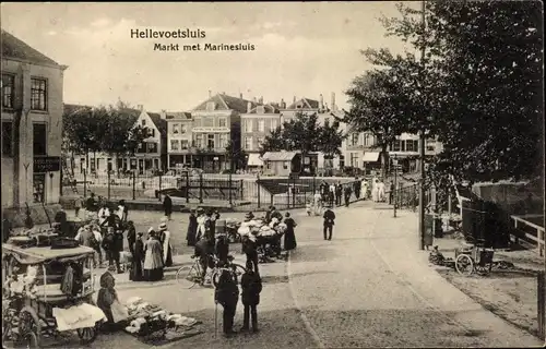 Ak Hellevoetsluis Südholland, Markt met Marinesluis