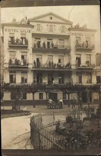 Foto Ak St. Goar, Hotel Lilie als Lazarett, Soldaten und Krankenschwestern auf Balkonen