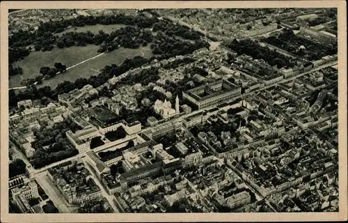 Ak München Bayern, Luftbild der Stadt, Siegestor, Ludwigstraße