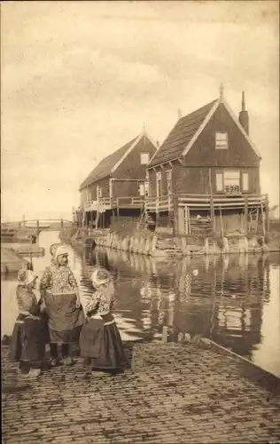 Ak Marken Nordholland Niederlande, Ortsansicht, Kinder in niederländischen Trachten