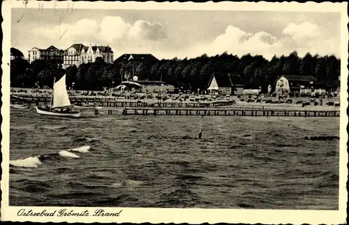 Ak Ostseebad Grömitz in Holstein, Blick auf den Strand, Segelboot