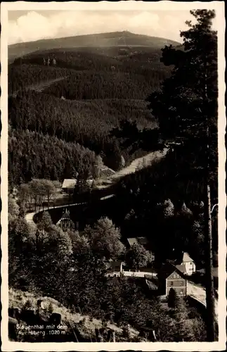 Ak Blauenthal Eibenstock im Erzgebirge, Ortsansicht, Panorama mit dem Auersberg